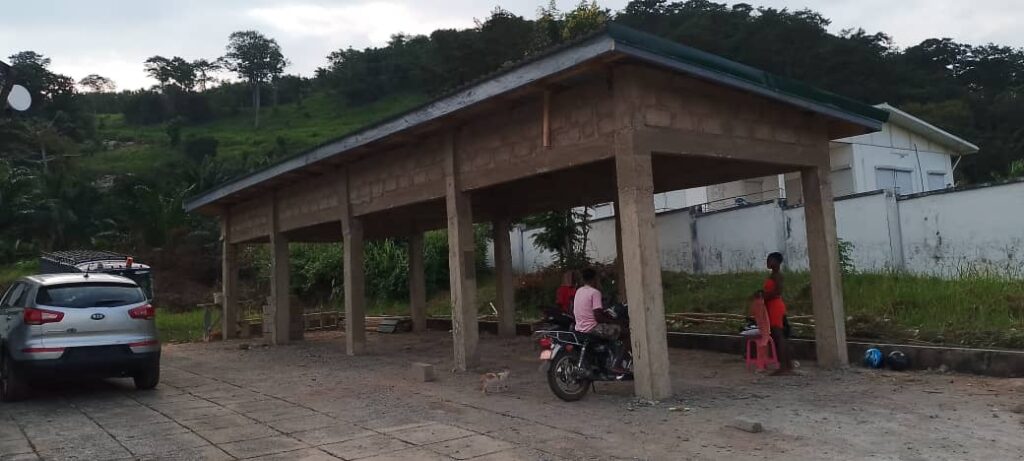 car park and waiting room or area for Anfoega district police station
